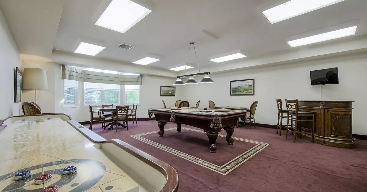 Chartwell Royal on Gordon's recreation area with bar, pool table, card tables and shuffle board 