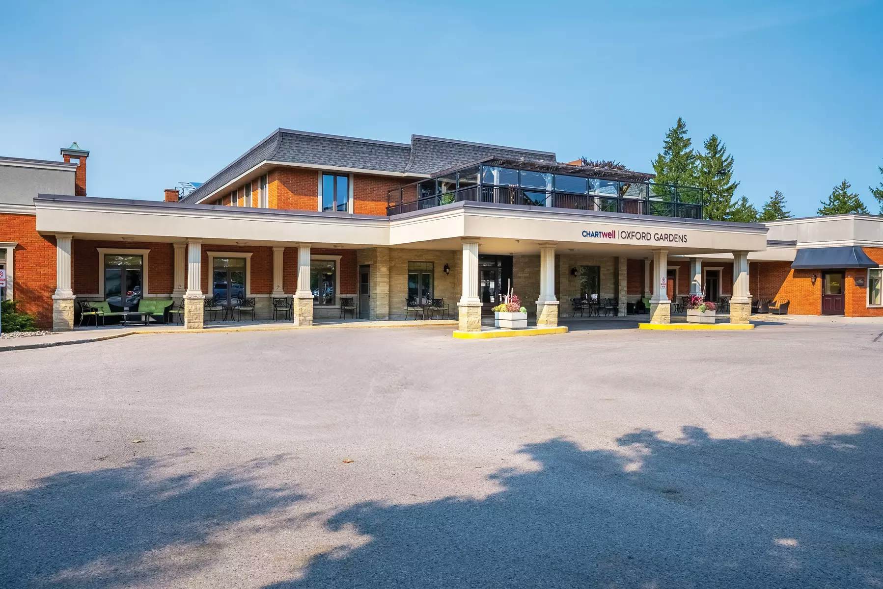 Exterior of Oxford Gardens Chartwell Retirement Residence