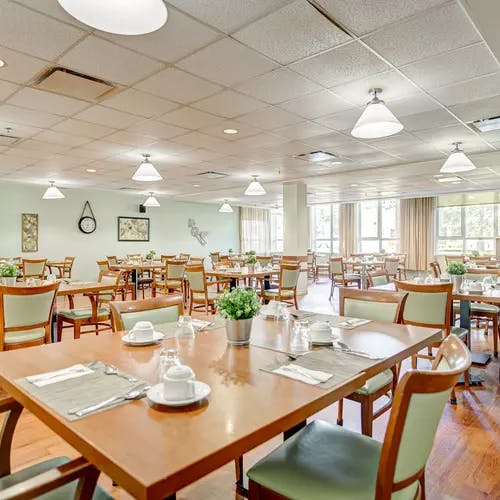Salle à manger tables Chartwell Ste-Marthe résidence pour retraités