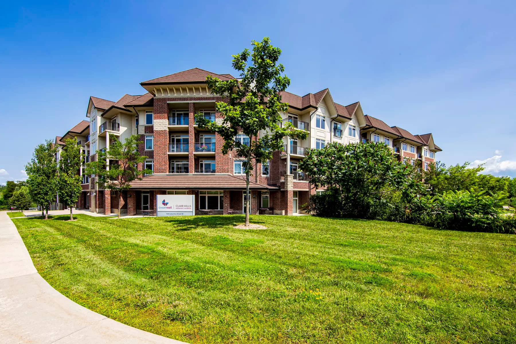 Exterior overview of Chartwell Clair Hills / Aperçu de l'extérieur de Chartwell Clair Hills