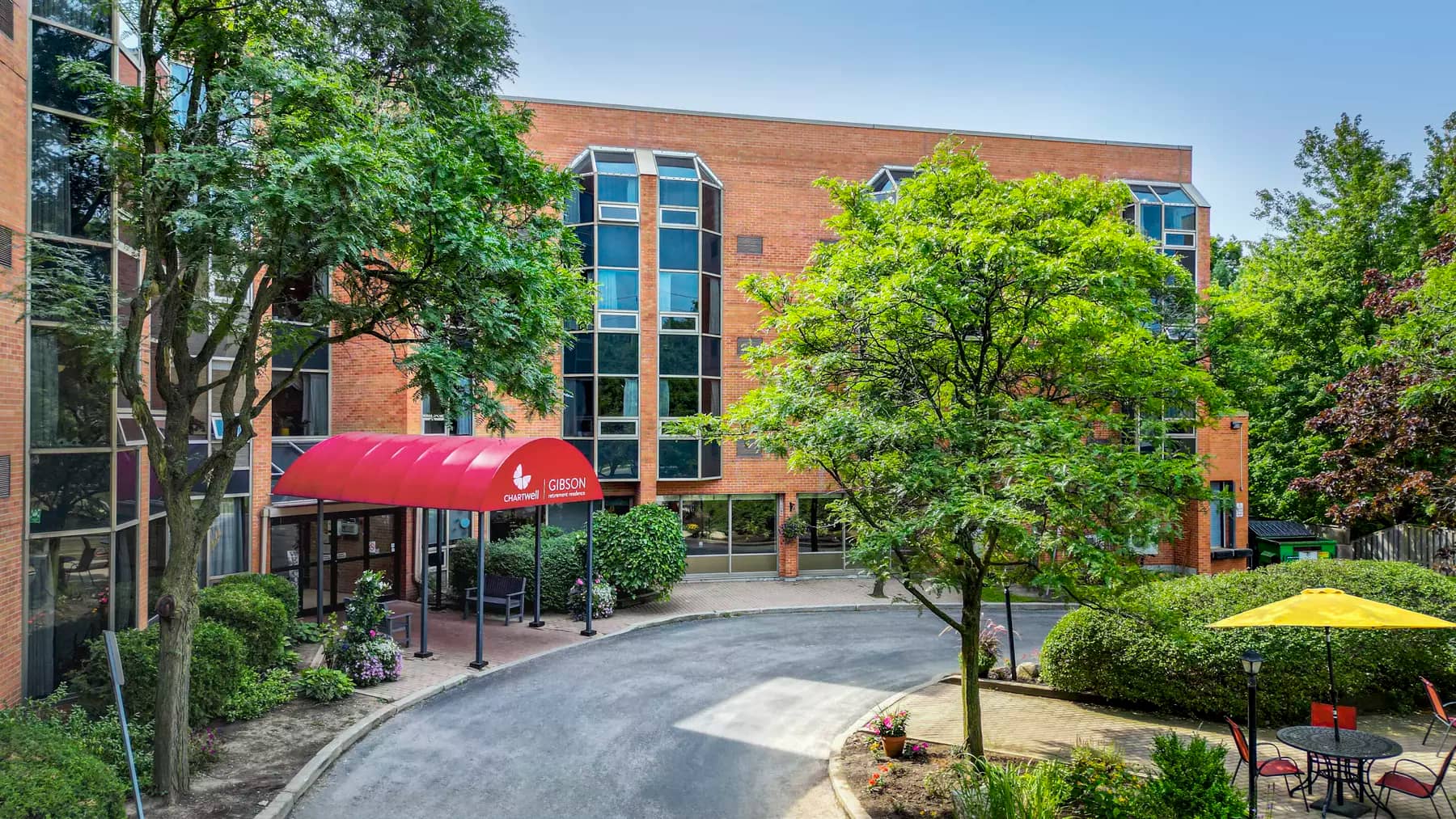 Drone view of the entrance area at Chartwell Gibson / Vue par drone de l'entrée de Chartwell Gibson