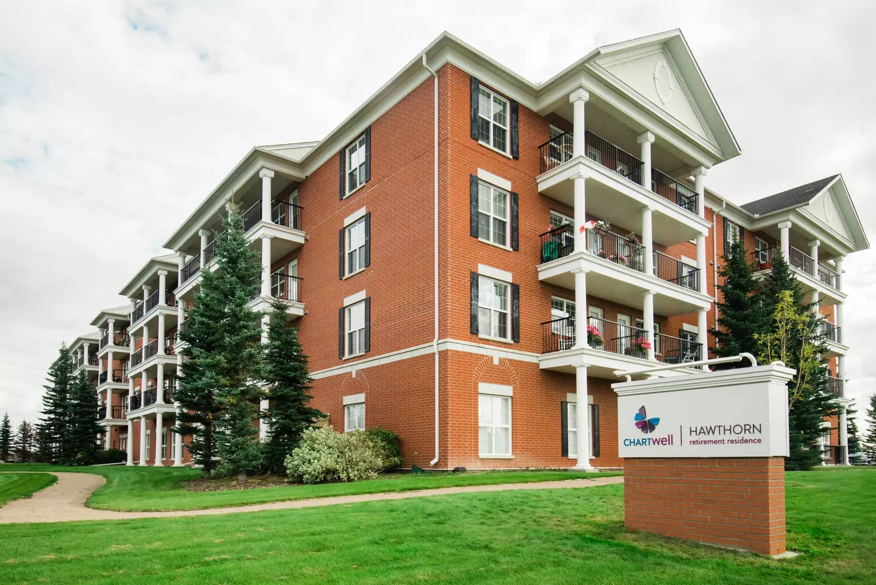 exterior building picture at chartwell hawthorn retirement residence