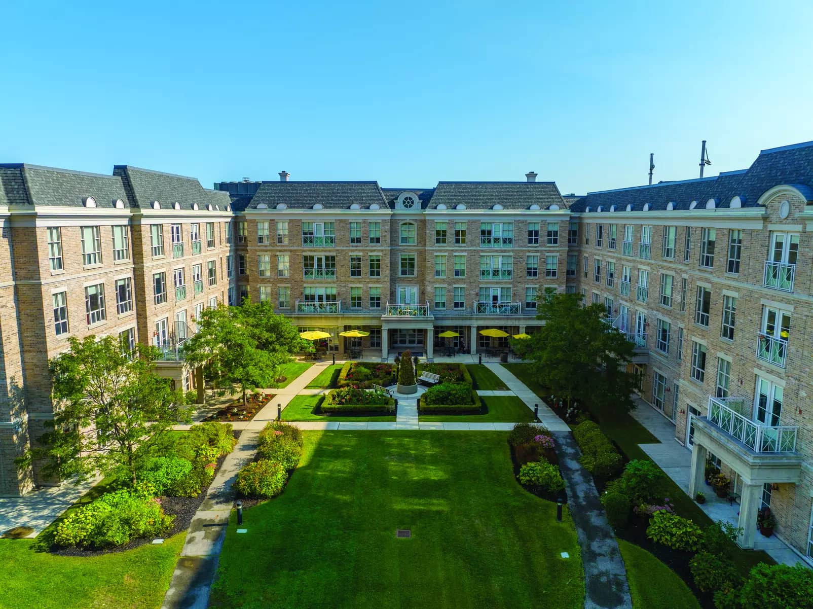 Outdoor gardens at Chartwell Robert Speck Retirement Residence