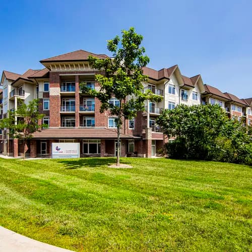 Exterior overview of Chartwell Clair Hills / Aperçu de l'extérieur de Chartwell Clair Hills