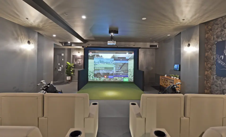 Salle de théâtre à des Chutes / Theater room at des Chutes