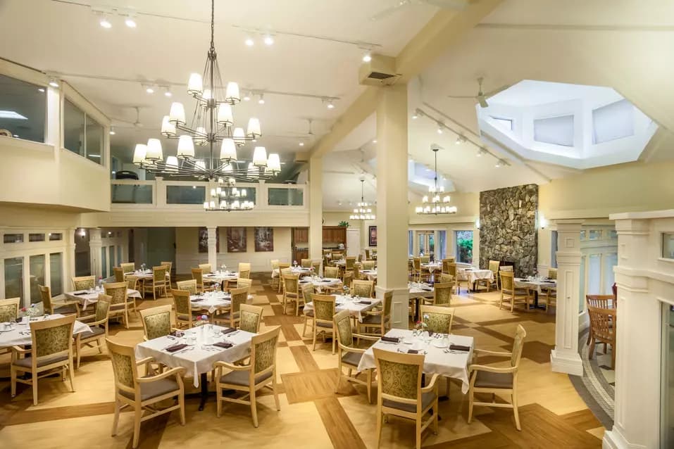 beautiful dining room at chartwell imperial place retirement residence