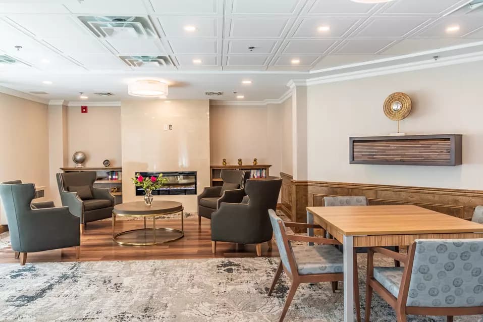 The spacious Lounge of Chartwell Meadowbrook Retirement Residence 