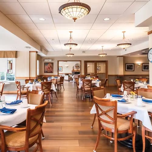 The dining room of Chartwell Hilldale Retirement Residence 