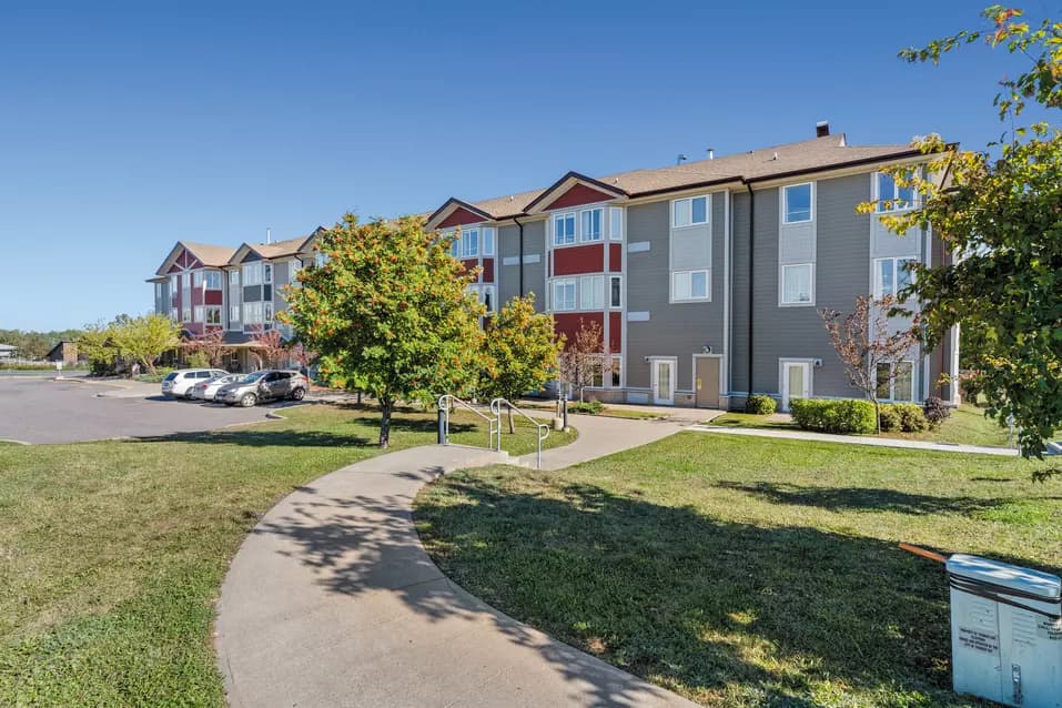 Exterior view of Chartwell Hilldale Retirement Residence