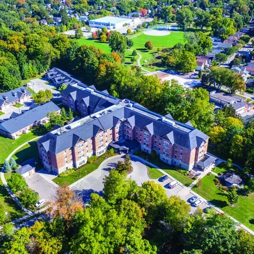 Drone view of Chartwell Riverside and surrounding area / Vue par drone de Chartwell Riverside et de ses environs