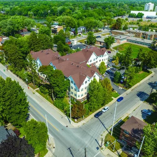 Chartwell Regency Retirement Residence   exterior view of surrounding neighbourhood