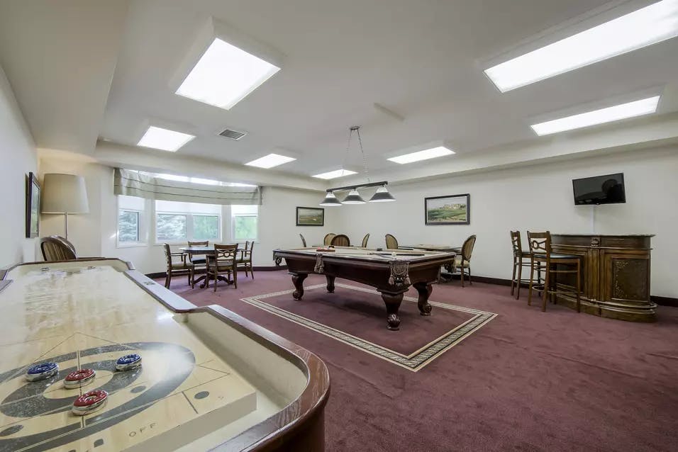 Chartwell Royal on Gordon's recreation area with bar, pool table, card tables and shuffle board 