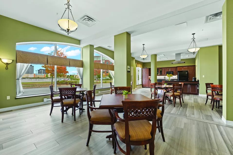 Chartwell Oakville Retirement Residence country kitchen with seating
