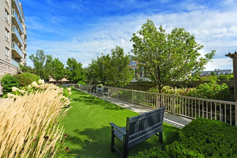 Chartwell Oakville Retirement Residence outdoor greenspace with seating