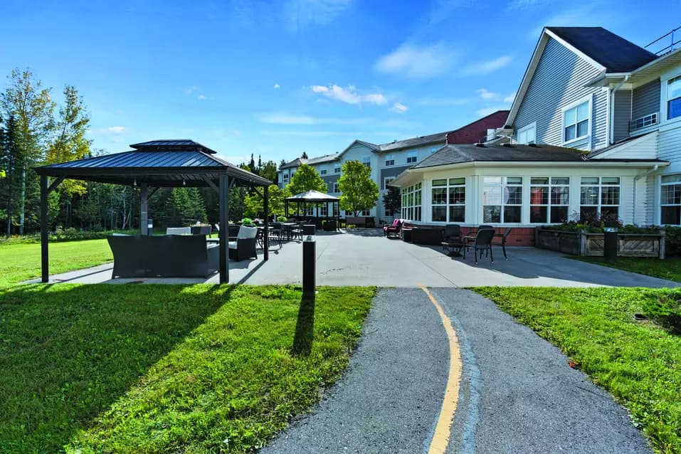 Exterior view of Chartwell Thunder Bay Retirement Residence 