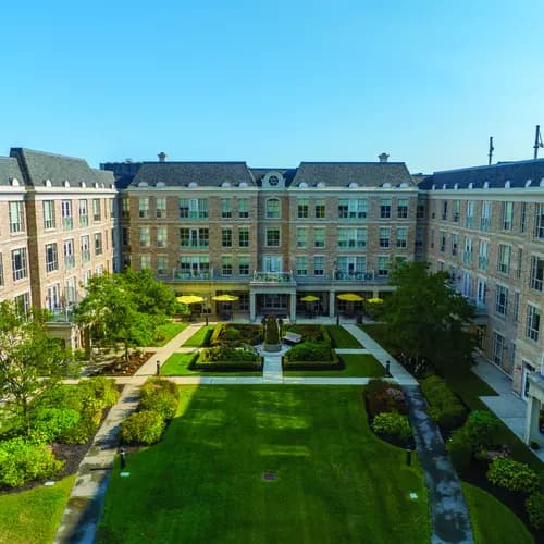 Outdoor gardens at Chartwell Robert Speck Retirement Residence