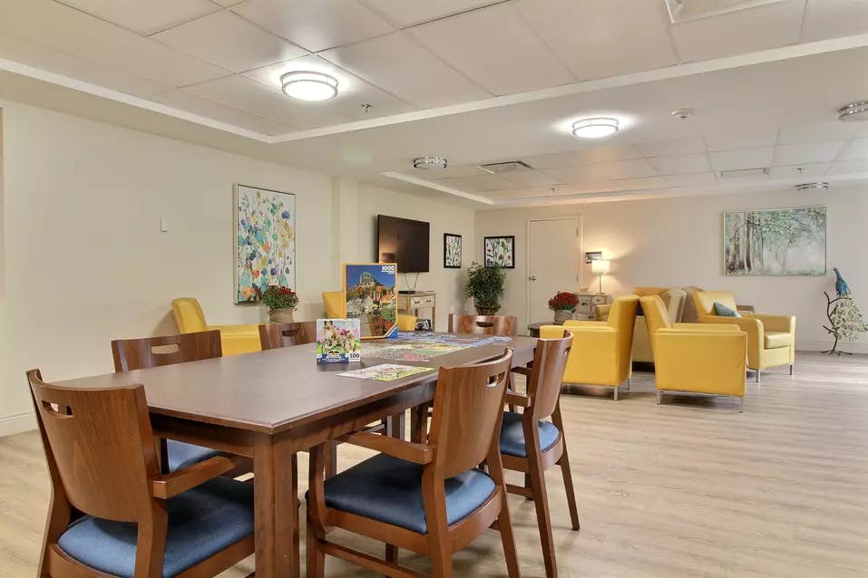 Salle d'activité unité de soins Chartwell Oasis St-Jean résidence pour retraités