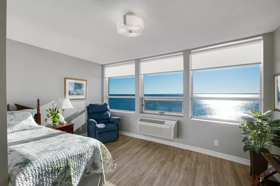 chartwell lakeshore, suite, bedroom, bed, lakeview