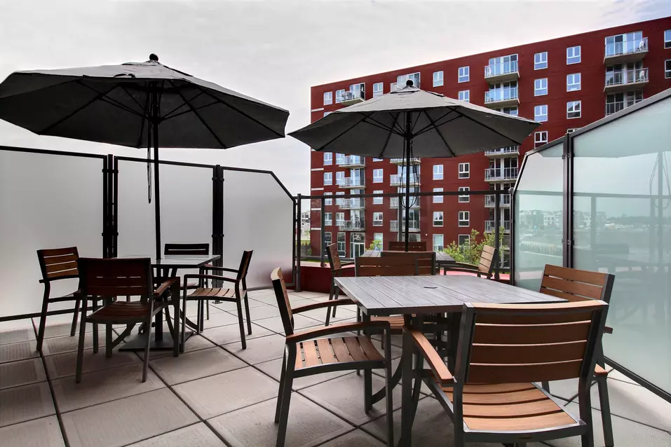 Terrasse sur le toît Chartwell Le Montcalm résidences pour retraités retirement residence Rooftop terrace