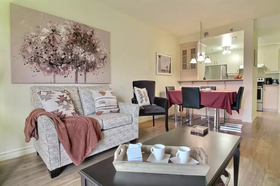 Salon et salle à manger appartement modèle Chartwell Faubourg Giffard résidence pour retraités