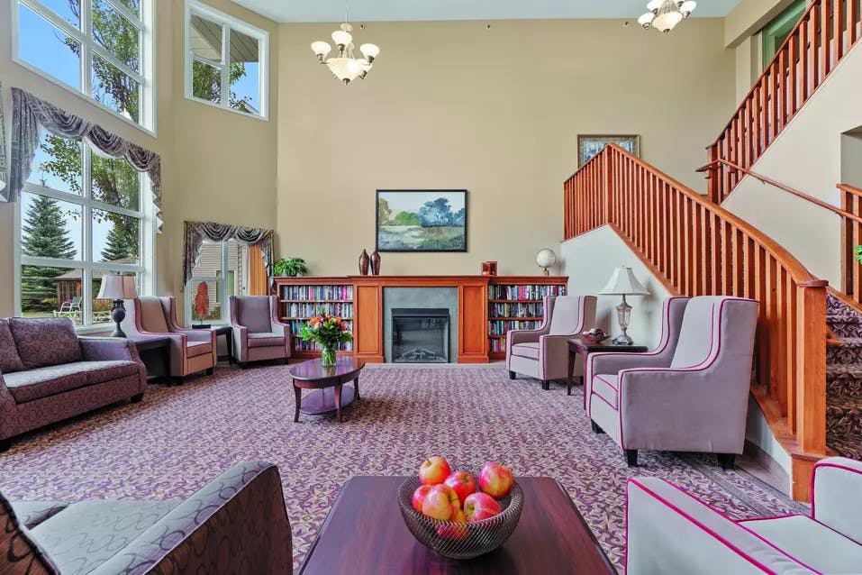 A spacious common area of Chartwell Southview Retirement Residence 