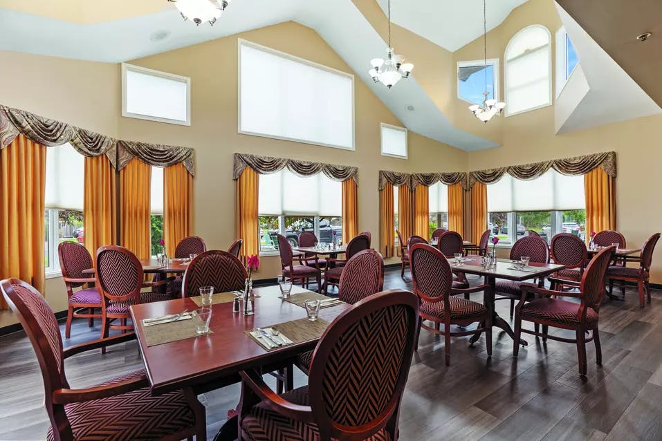 Dining room of Chartwell Southwind Retirement Residence 