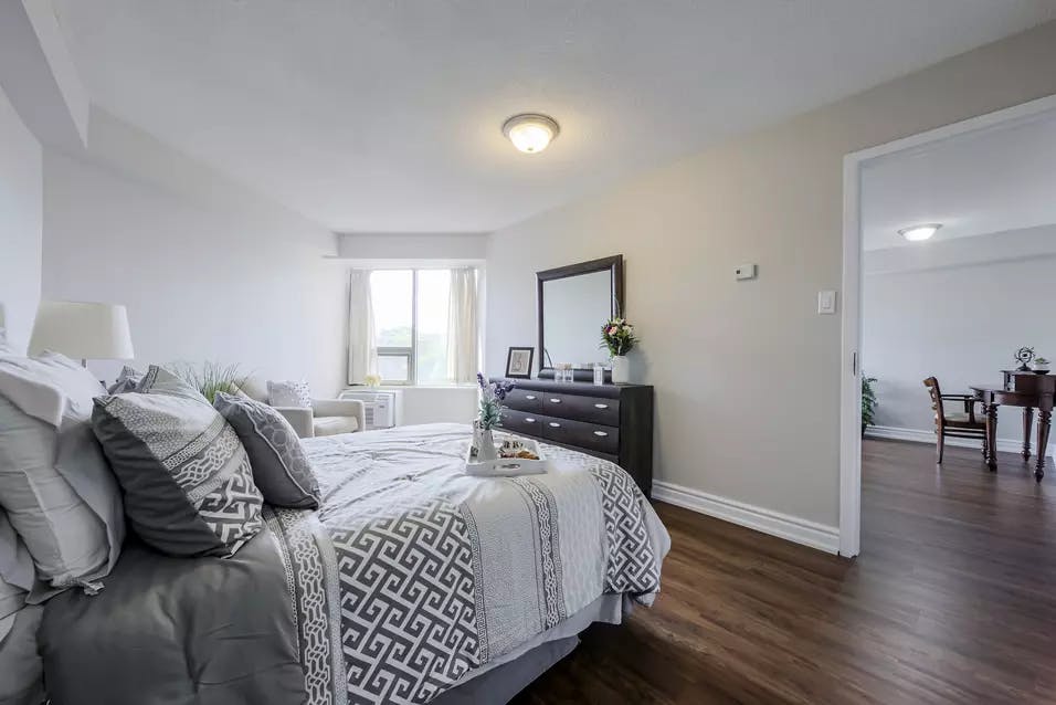 Chartwell Gibson model suite bedroom