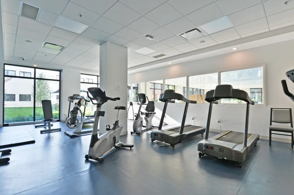 Gymnase au Jules-Verne / Gym at Le Jules-Verne