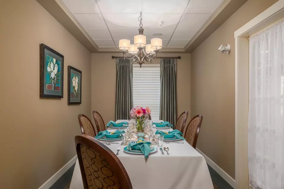 elegant private dining room at chartwell ridgepointe retirement residence