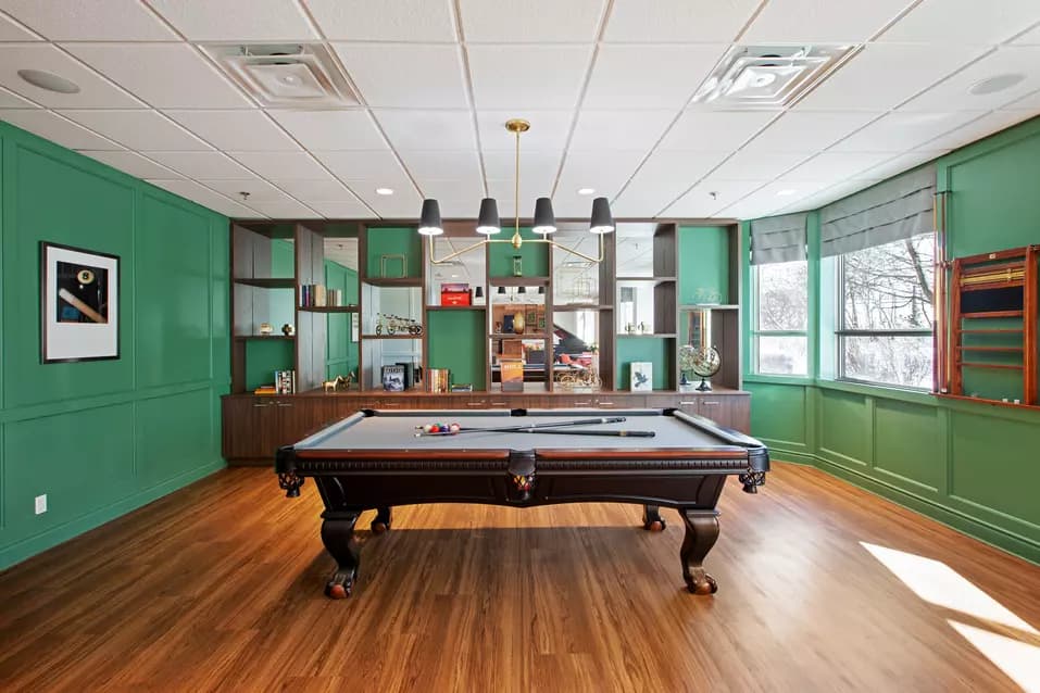 Billiards room in Chartwell Lakeshore