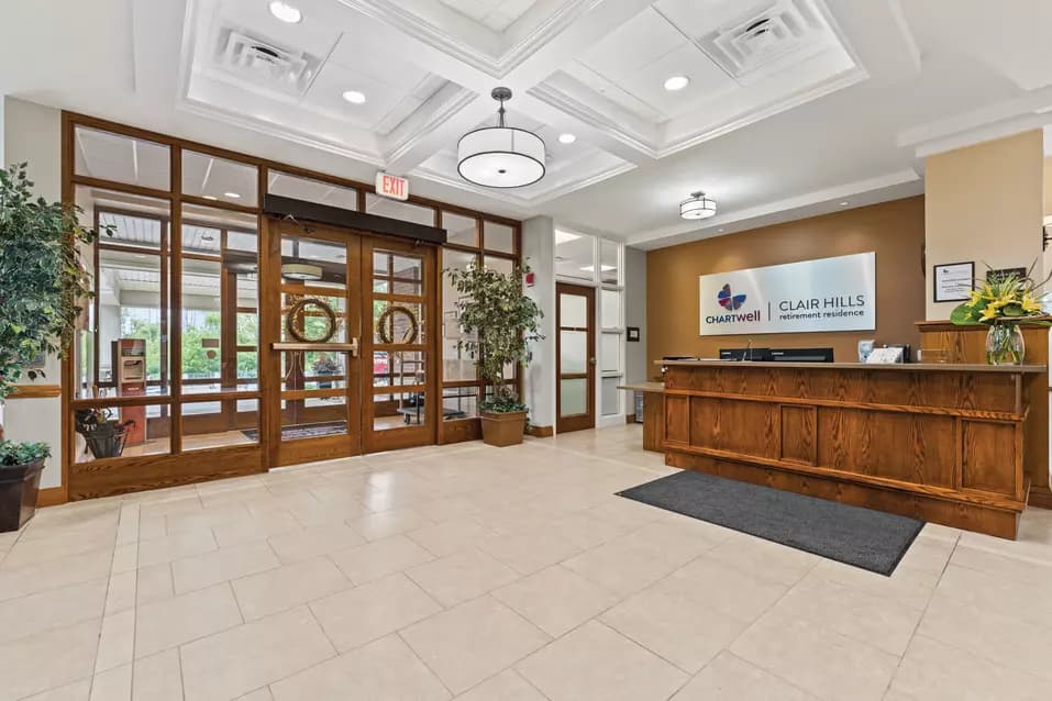 Reception area at Chartwell Clair Hills / Espace de réception chez Chartwell Clair Hills