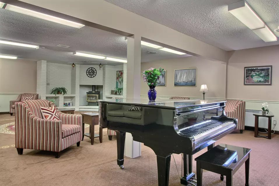 piano lounge at chartwell rosedale retirement residence