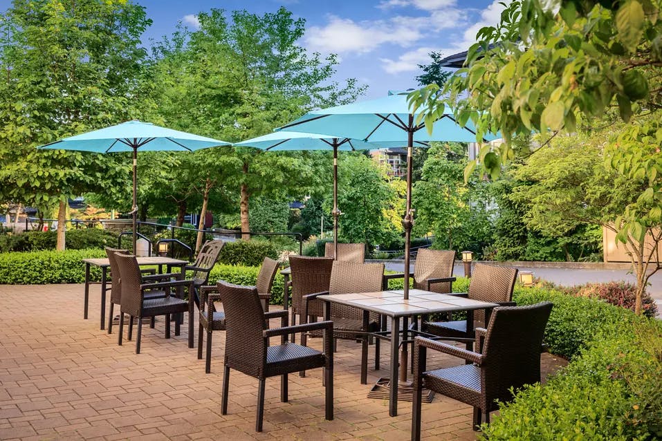 beautiful patio courtyard at chartwell churchill house retirement residence