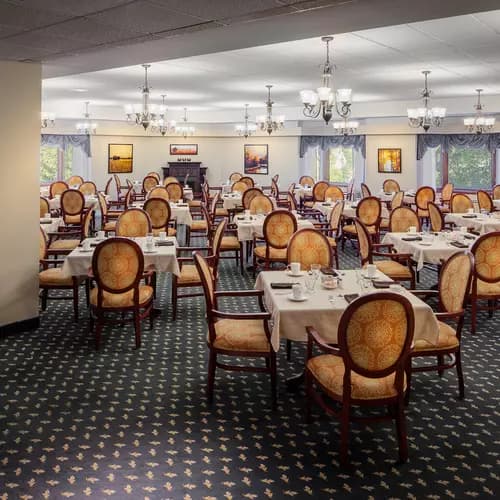 Spacious and open dining room at Chartwell Park Place Retirement Residence. 