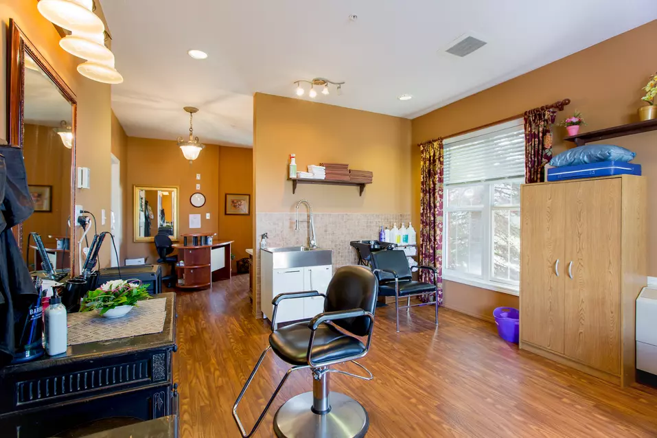 salon at chartwell hawthorn retirement residence