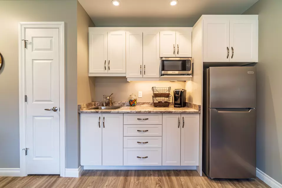 A kitchen in a suite of Chartwell Meadowbrook Retirement Residence 