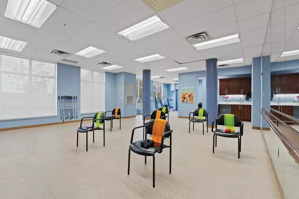 Chartwell Oakville Retirement Residence fitness room 