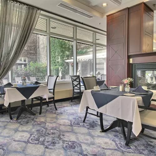 dining room with natural light at chartwell lord lansdowne retirement residence