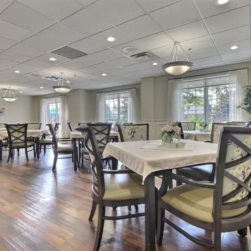 dining room at chartwell empress kanata retirement residence
