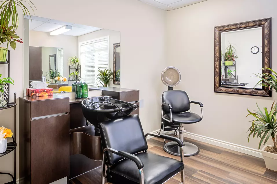 Chartwell Carrington Place's salon