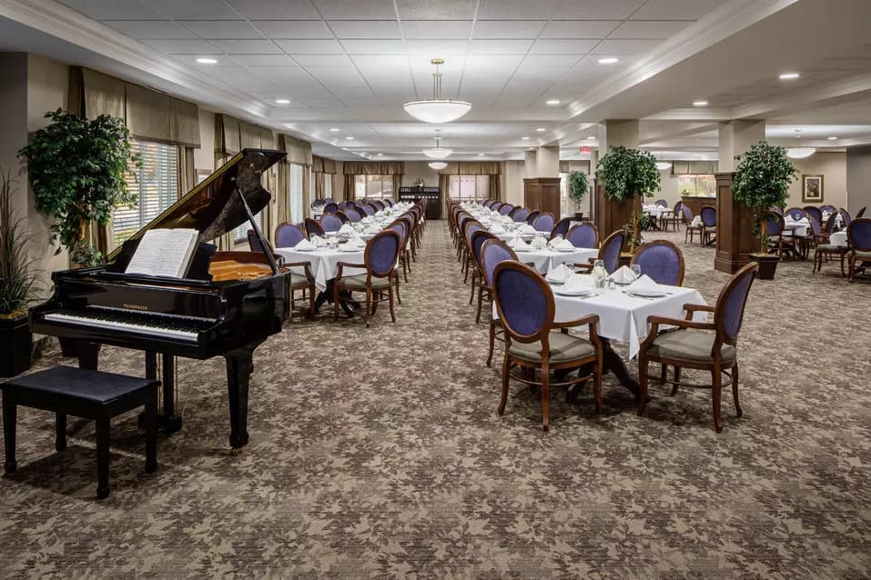 grand dining room at chartwell harwood retirement residence