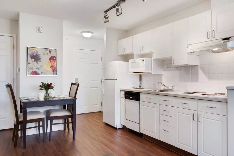 full kitchen at chartwell royal park retirement residence