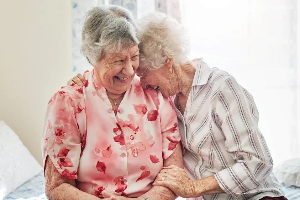 Senior women are joyfully giggling together / Des femmes âgées rient joyeusement ensemble