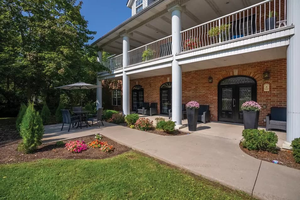 Gardens and patio at Chartwell Georgian Retirement Residence.