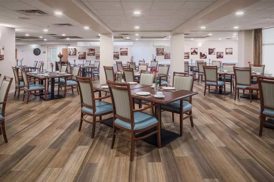 dining room at chartwell hampton house retirement residence