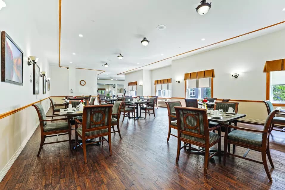 Spacious and bright dining room at Chartwell Barton Retirement Residence.