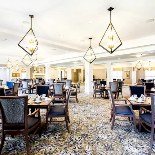 beautiful dining room at chartwell hawthorn retirement residence