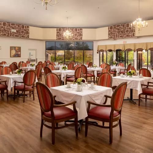 Dining room of Chartwell Oak Park Lasalle Retirement House