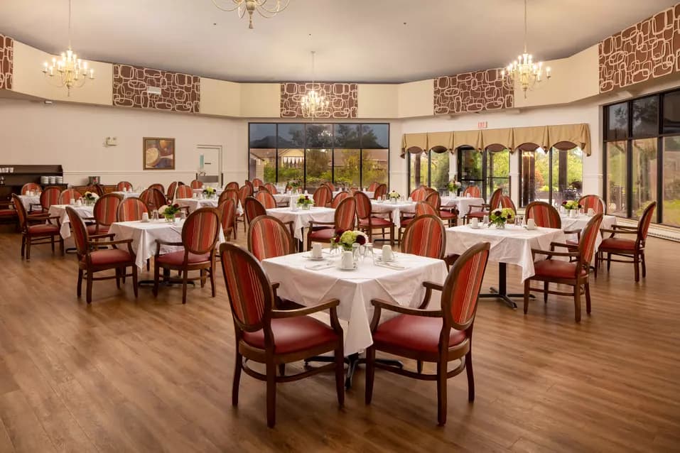 Dining room of Chartwell Oak Park Lasalle Retirement House