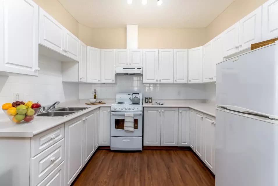 full kitchen at chartwell st albert retirement residence